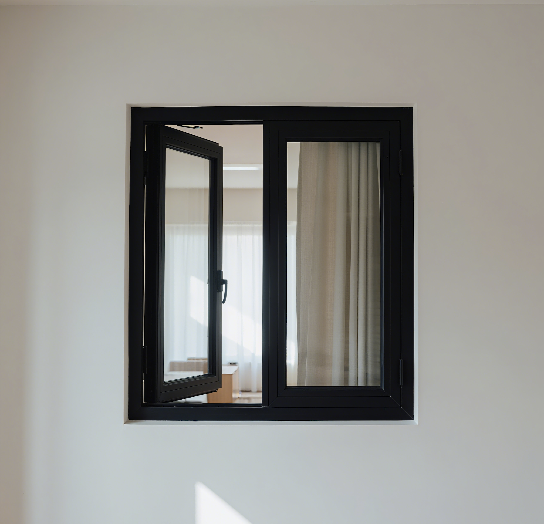 Aluminiowe okno 48 × 48